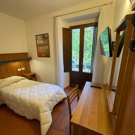 Hotel Rifugio La Foresta Валломброса Екстер'єр фото
